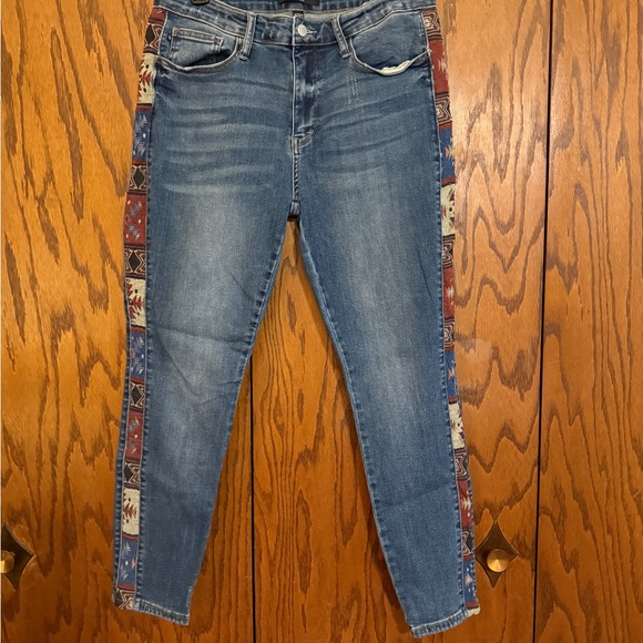 Judy Blue Denim - Judy Blue Relaxed Fit Jeans w/ Southwestern Side Stripe – Size 15/32